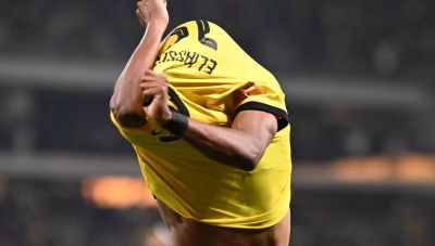 ΑΕΚ – Ολυμπιακός 1-0: Ο Ελίασον «υπέγραψε» με γκολ στις καθυστερήσεις το ντέρμπι των πλέι οφ της Super League 1