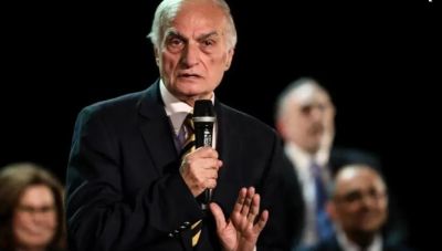 Βγήκε από την καταστολή, αλλά παραμένει στη ΜΕΘ ο Μανώλης Μαυρομμάτης