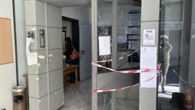 Ηράκλειο: Άγνωστοι έσπασαν την είσοδο του Ειρηνοδικείου