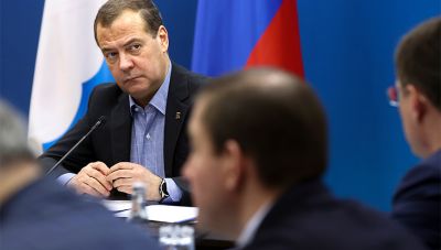 Μεντβέντεφ: Ο Μπάιντεν είναι «όνειδος» για την Αμερική