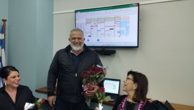 Δήμος Αγίου Νικολάου: Λουλούδια και σοκολάτες στις εργαζόμενες από τη Δημοτική Αρχή