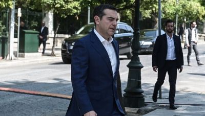 Αλ. Τσίπρας σε δημοσιογράφους: Εδώ είμαι, δεν έφυγα