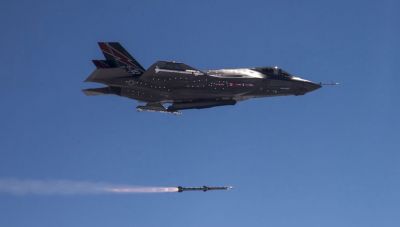 AIM-120D AMRAAM: Tο πανίσχυρο όπλο που «σημαδεύει» η Πολεμική Αεροπορία
