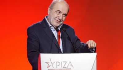 ΣΥΡΙΖΑ: O Τρύφων Αλεξιάδης, ο Στέφανος Κασσελάκης και το τραγούδι «Απαλλάχτηκα από σένα»