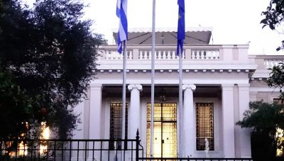 Κυβερνητικές πηγές κατά ΠΑΣΟΚ για υγειονομικούς: Απαντάνε σε άλλα από εκείνα που ερωτώνται