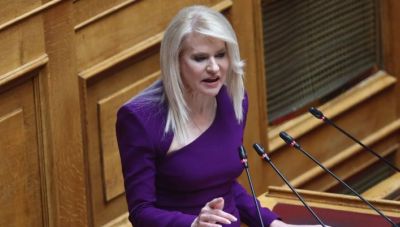 Θεοδώρα Τζάκρη: Θα φύγω από τον ΣΥΡΙΖΑ αλλά μένω στην Κ.Ο μέχρι να ενσωματωθώ στο κόμμα Κασσελάκη