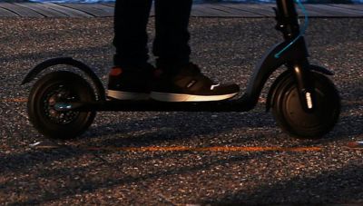 Λάρισα: Αυτοκίνητο συγκρούστηκε με ηλεκτρικό πατίνι – Στο νοσοκομείο ένας τραυματίας