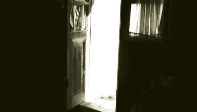 «Εγκαταστάσεις-Μετοικήσεις» της εικαστικού Μανταλένας Μελισσουργάκη-Βόζνιακ στη Δημοτική Πινακοθήκη Μαλεβιζίου