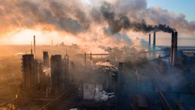 Το Ριάντ κάνει πίσω στην υπόσχεση μετάβασης στα ορυκτά καύσιμα