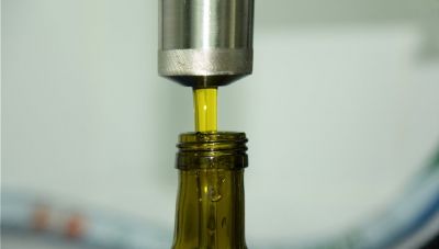 Ελαιόλαδο: Σε τι τιμή θα το αγοράσουν οι καταναλωτές -Τι λένε οι ελαιοπαραγωγοί για την κατάσταση στην αγορά