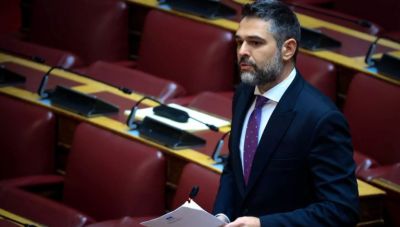 Σε τροχιά εξόδου από τον ΣΥΡΙΖΑ ο Γιάννης Σαρακιώτης μετά την εμφάνιση στο πλευρό Κασσελάκη