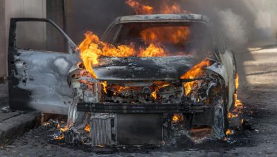 Κρήτη: Λαμπάδιασε σταθμευμένο αυτοκίνητο - Στο πόδι η Πυροσβεστική