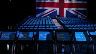 Το 61% των Βρετανών προτιμά να κερδίσει η Κάμαλα Χάρις στις προεδρικές εκλογές των ΗΠΑ