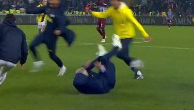 Φενέρμπαχτσε: Ο Μουρίνιο πανηγύρισε με... τούμπες τη νίκη επί της Τράμπζονσπορ