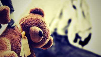 Λάρισα: Πατέρας καταδικάστηκε σε 16 χρόνια φυλακή για τον βιασμό των δύο κοριτσιών του