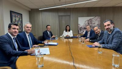 Συνάντηση Κεραμέως με εκπροσώπους της ΕΣΕΕ για τον κατώτατο μισθό