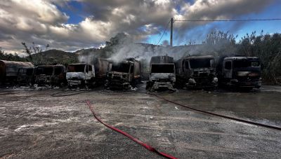 Σοκ και ντροπή για το κάψιμο των απορριμματοφόρων του δήμου Μαλεβιζίου - Η  επίσημη ανακοίνωση της δημοτικής αρχής (Φώτο)