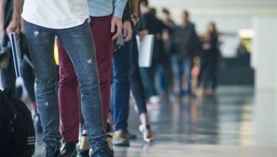 Ιστορικό ρεκόρ για την απασχόληση στο 8μηνο – Οι προσλήψεις είναι περισσότερες κατά 300.000 από τις αποχωρήσεις