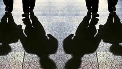 Γλυφάδα: Επίθεση από 10 άτομα σε 21χρονο – Τον τραυμάτισαν με κατσαβίδι