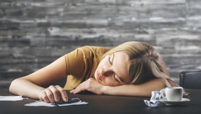 Μόνιμο τζετ λαγκ: Γιατί είμαστε συνεχώς κουρασμένοι στην καθημερινότητά μας