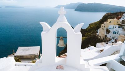 Σαντορίνη: Γιατί θεωρείται η ναυαρχίδα του τουρισμού πολυτελείας