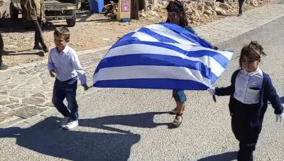 28η Οκτωβρίου – Γαύδος: Συγκίνηση για τους δύο μαθητές δημοτικού που παρέλασαν (Βίντεο)