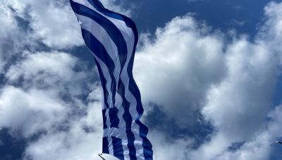 28η Οκτωβρίου: Στον ουρανό του Ηρακλείου ελληνική σημαία 1,5 στρέμμα (Φωτο)