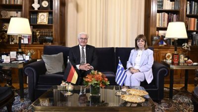 Το θέμα των γερμανικών αποζημιώσεων έθεσε η Σακελλαροπούλου στον Σταϊνμάιερ - «Για εμάς νομικά θεωρείται λήξαν», της απάντησε