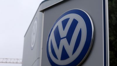 Περικοπές μισθών σχεδιάζει η Volkswagen στη Γερμανία