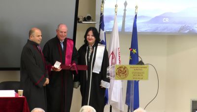 Αναγόρευση του Michael F. Collins σε Επίτιμο Διδάκτορα της Ιατρικής Σχολής