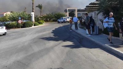 Χανιά: Μεγάλη φωτιά τώρα  στον Πλατανιά – Είναι κοντά σε ξενοδοχεία και έχει σταλεί μήνυμα από το 112 (Φώτο + Βίντεο)