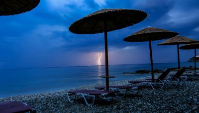 Καιρός: Χωρισμένη στα δύο η χώρα-Αλλού βροχές κι αλλού ζέστη