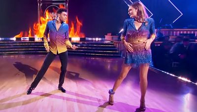 Άννα Σόροκιν:  Με βραχιολάκι στο πόδι στο Dancing with the Stars η «κληρονόμος»