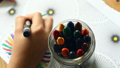 Σουηδία: Καθόλου οθόνες για τα νήπια προτείνει η κυβέρνηση στους γονείς