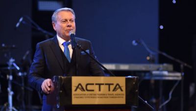 Μ. Βλατάκης : «Θα χρειαζόμουν 10 ζωές για να επιστρέψω στον Τουρισμό, όλα αυτά που μου έχει απλόχερα δώσει»
