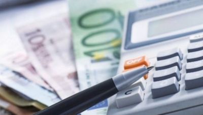 «Μπλόκο» στις συναλλαγές όσων χρωστούν σε ΑΑΔΕ και ΕΦΚΑ ταυτόχρονα