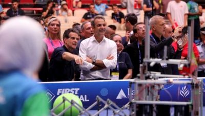 Μητσοτάκης προς συμμετέχοντες σε διαγωνισμό ρομποτικής: Η γενιά σας θα βοηθήσει να λύσουμε τα προβλήματα