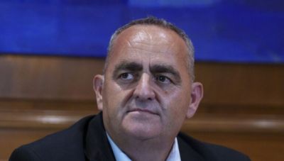 Φρέντη Μπελέρης: Υποδοχή στη Χειμάρρα με τραγούδια, συνθήματα και πανηγυρισμούς