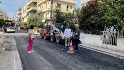 Στις εργασίες ασφαλτόστρωσης στην περιοχή του Μασταμπά ο Δήμαρχος Ηρακλείου Αλέξης Καλοκαιρινός