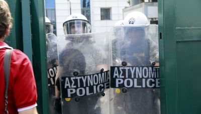 Υπ. Παιδείας: Ένταση στην κινητοποίηση εκπαιδευτικών ενάντια στις συγχωνεύσεις τμημάτων - (Φώτο)