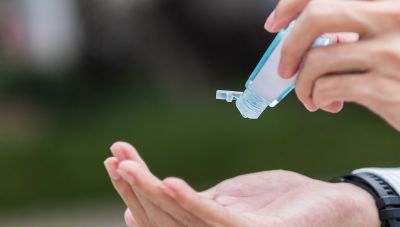 ΕΟΦ: Ισχυρή σύσταση για την ορθή χρήση απολυμαντικών χεριών