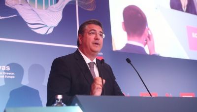 Απόστολος Τζιτζικώστας: 