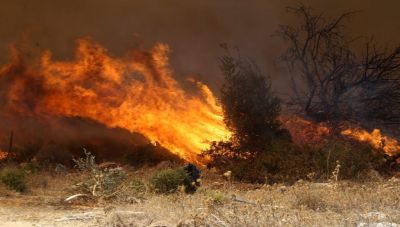 Προφυλακιστέοι η μητέρα και ο ανήλικος γιος της που κατηγορούνται για σειρά εμπρησμών στη Νέα Μάκρη