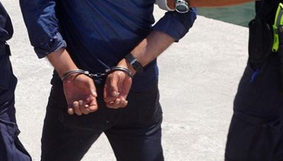 Κρήτη: Με χειροπέδες για τη βία που ασκούσε στις δυο πρώην συζύγους του και τη νύν σύντροφο του