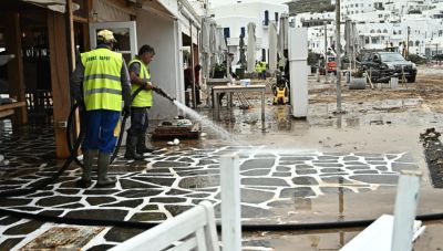 Σε κατάσταση έκτακτης ανάγκης η Πάρος μετά τη σφοδρή κακοκαιρία – Εικόνες καταστροφής και στη Μύκονο