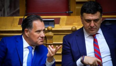 «Καρφιά» Μαξίμου για Κικίλια και Γεωργιάδη που σήκωσαν πρώτοι μπαντιέρα για τις αυξήσεις στους ένστολους