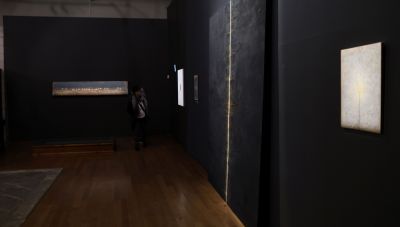 Περισσότεροι από 3.500 επισκέπτες την πρώτη εβδομάδα της έκθεσης ζωγραφικής του Χρήστου Μποκόρου στη Βασιλική του Αγίου Μάρκου