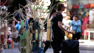 Σε γιορτινούς ρυθμούς η αγορά του Ηρακλείου-Σε ισχύ από χθες το πασχαλινό ωράριο των καταστημάτων