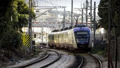 Χαλκίδα: Σύγκρουση προαστιακού σιδηροδρόμου με φορτηγό