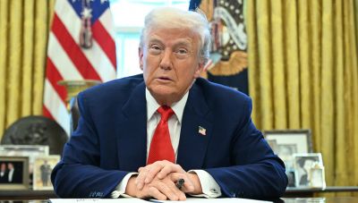 Ο Ντόναλντ Τραμπ απειλεί την Κίνα με δασμούς έως και 245%